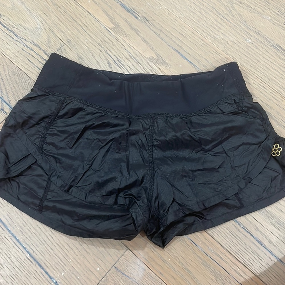 Low waisted Honey cut black shorts